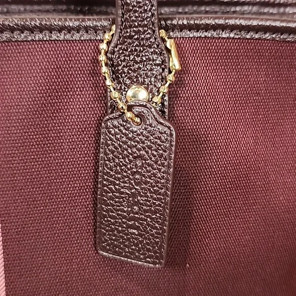 NWT Coach City Zip Tote Bag With Horse And Carriage - Picture 4 of 16